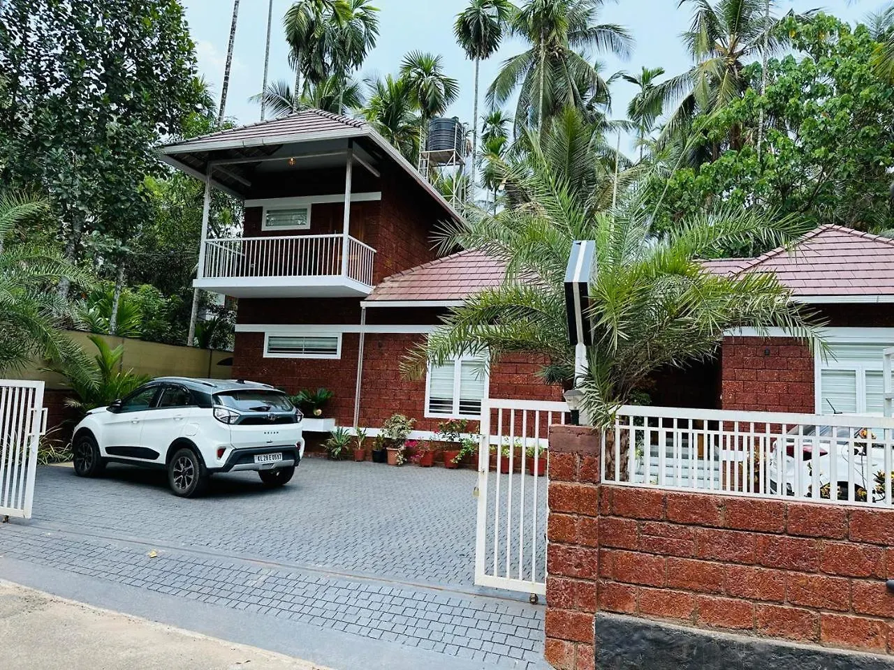 Δωμάτια σε οικογενειακή κατοικία Redstone Villa Kozhikode Ινδία